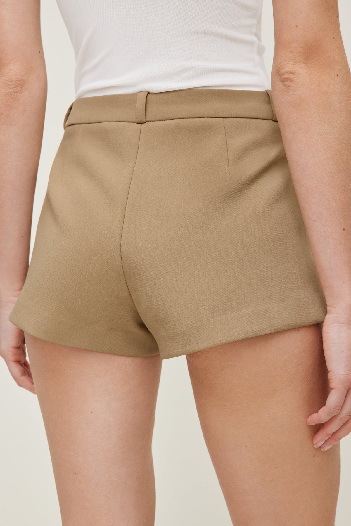 Clean Mini Shorts Beige - Dynamite