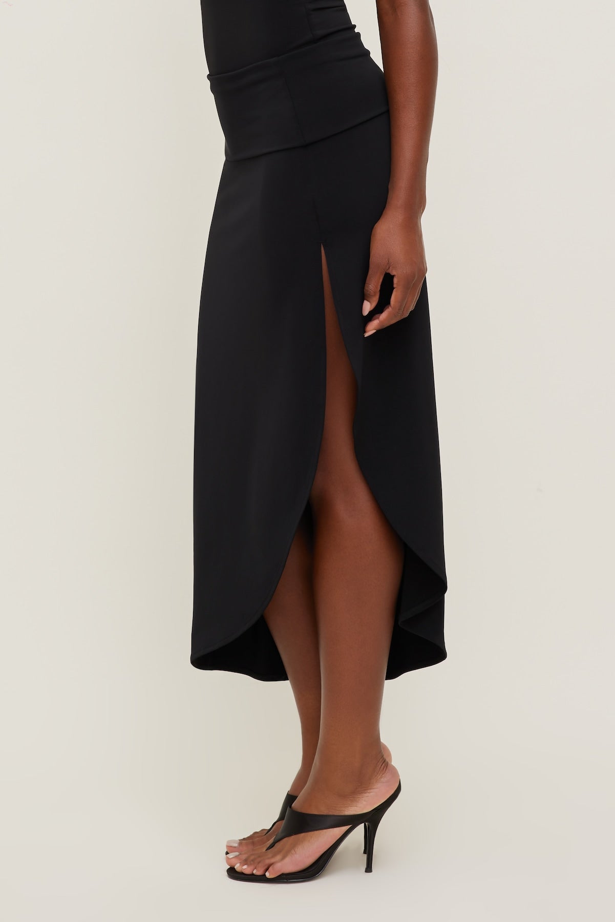 Sculpt Slit Midi Skirt Black - Dynamite