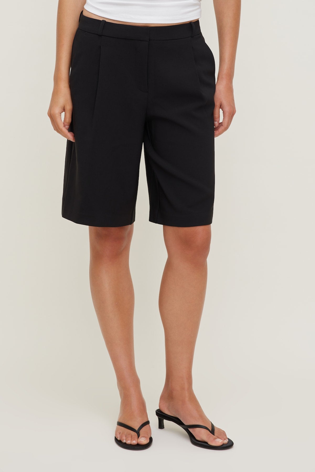 Mid Rise Bermuda Shorts Black - Dynamite