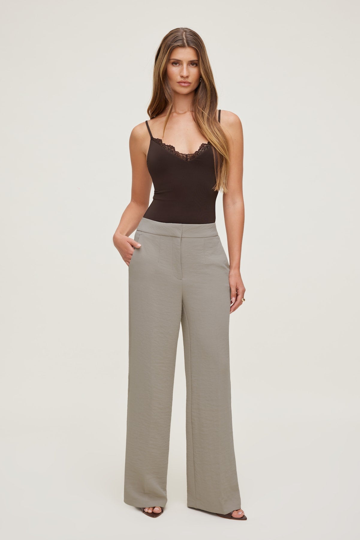 Yasmin Airflow Straight Leg Pants Beige - Dynamite
