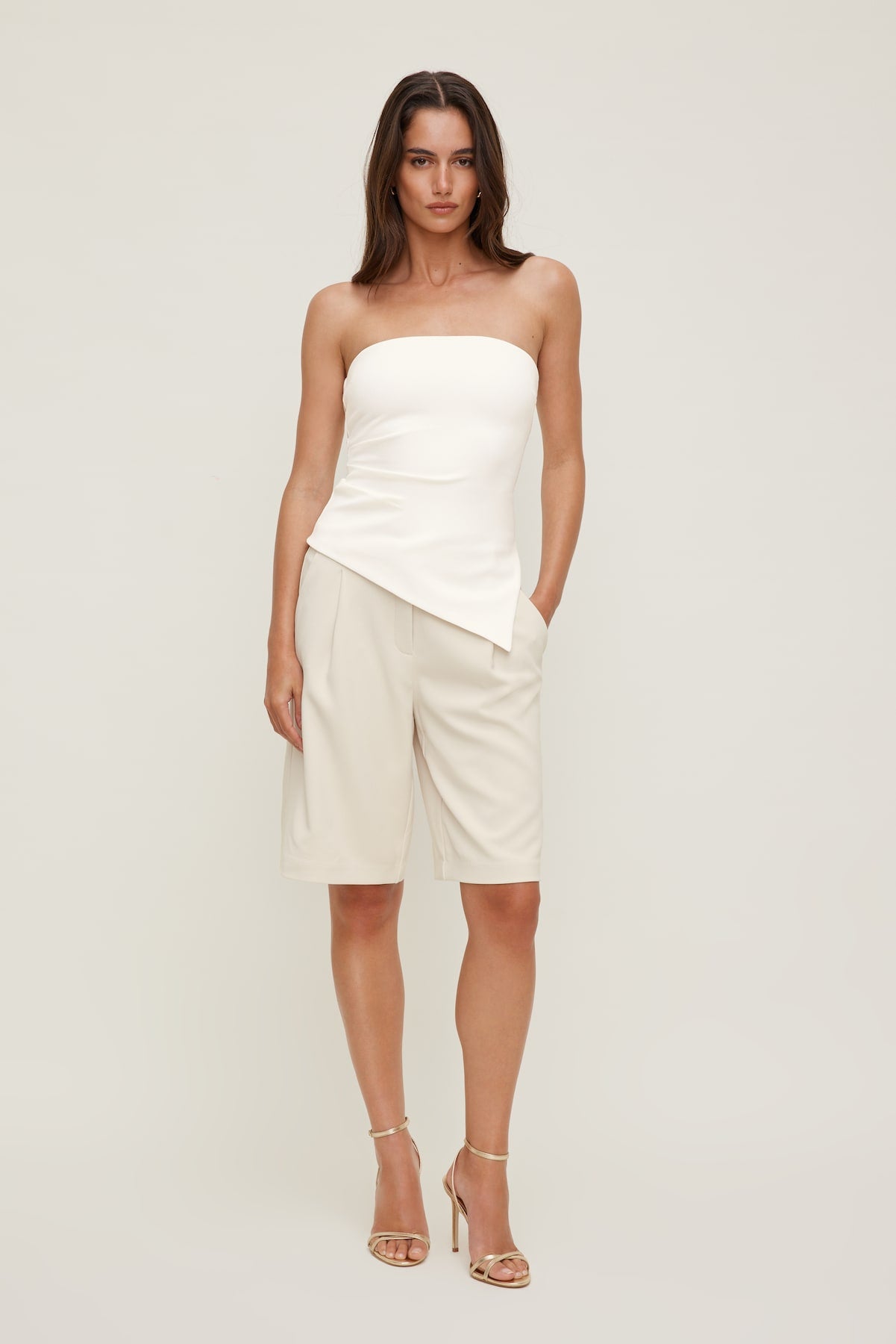 Mid Rise Bermuda Shorts Beige - Dynamite